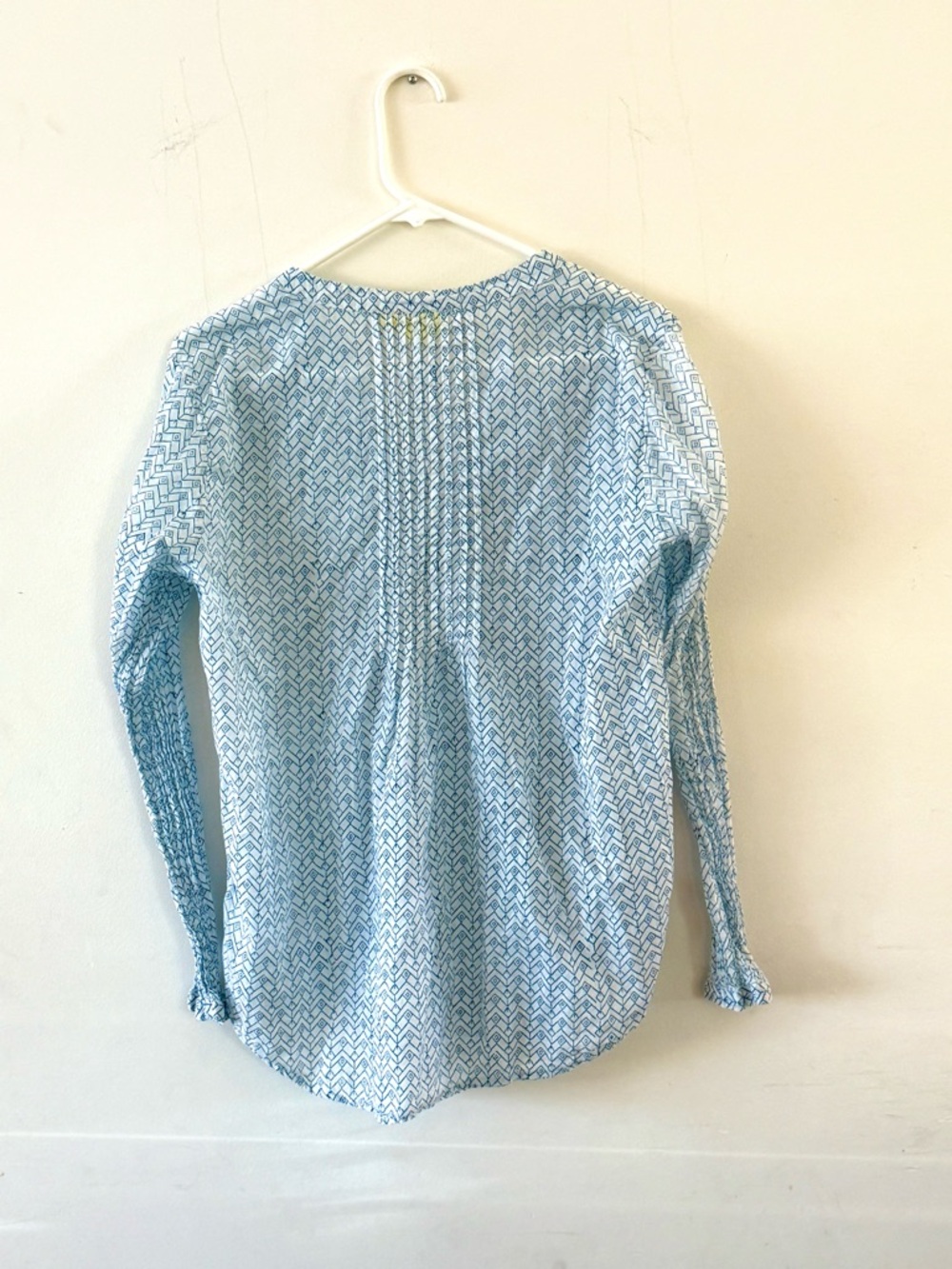 Roller Rabbit Blue and White Cotton Patterned V-Neck Tunic Top, Medium - Picture 2 of 5